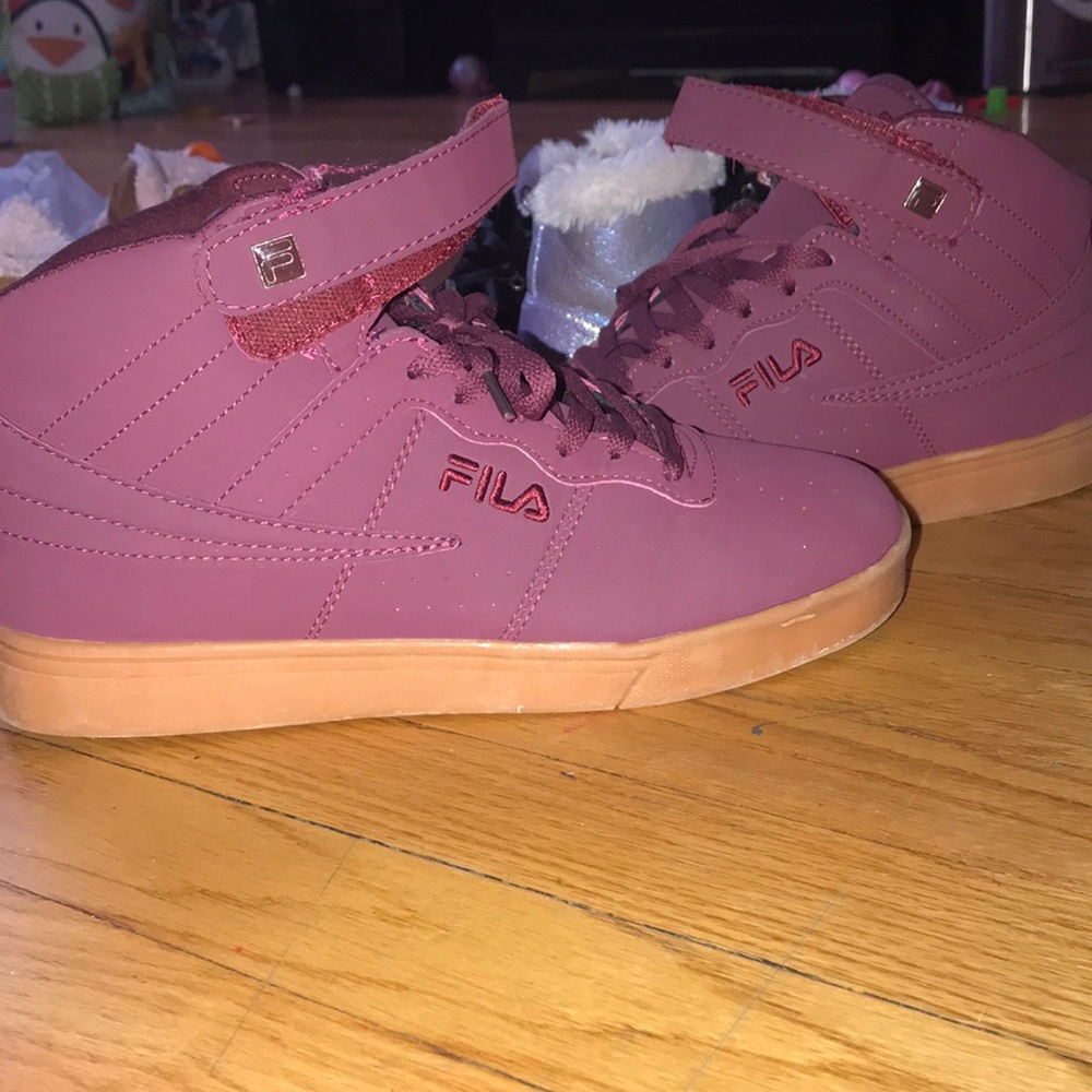 Men’s burgundy Filas